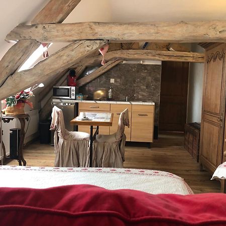 Bed and Breakfast Aux Logis De La Solre Ferriere-la-Petite Екстер'єр фото