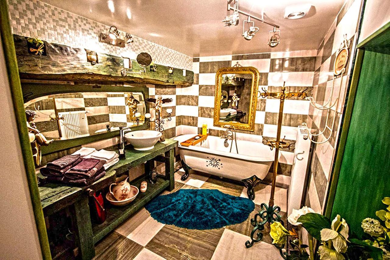 Bed and Breakfast Aux Logis De La Solre Ferriere-la-Petite Екстер'єр фото