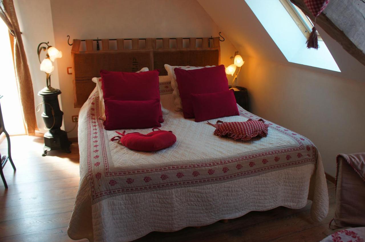 Bed and Breakfast Aux Logis De La Solre Ferriere-la-Petite Екстер'єр фото