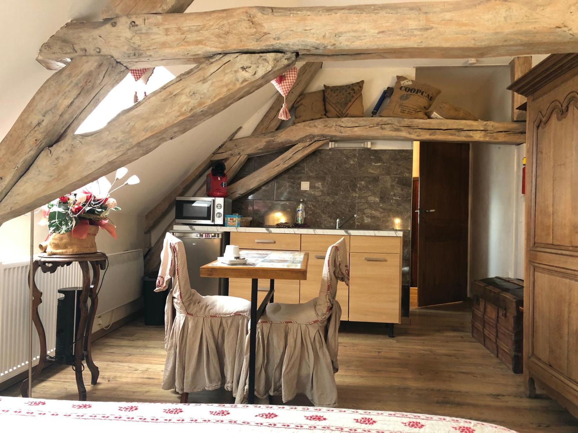 Bed and Breakfast Aux Logis De La Solre Ferriere-la-Petite Екстер'єр фото