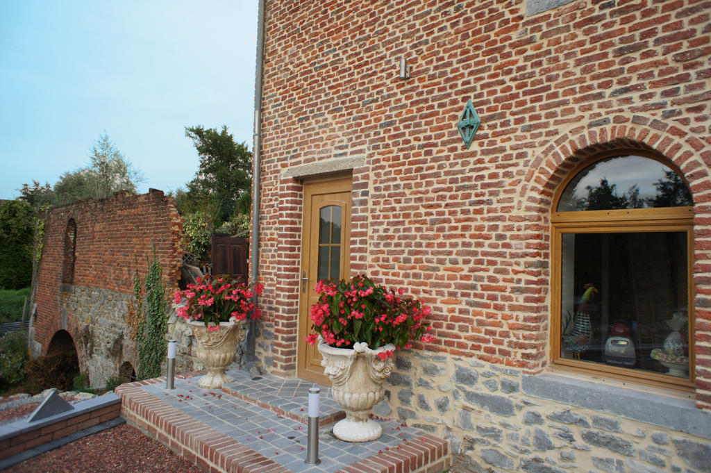Bed and Breakfast Aux Logis De La Solre Ferriere-la-Petite Екстер'єр фото