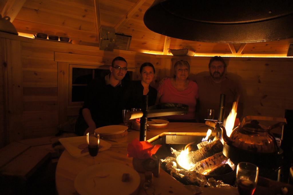 Bed and Breakfast Aux Logis De La Solre Ferriere-la-Petite Екстер'єр фото
