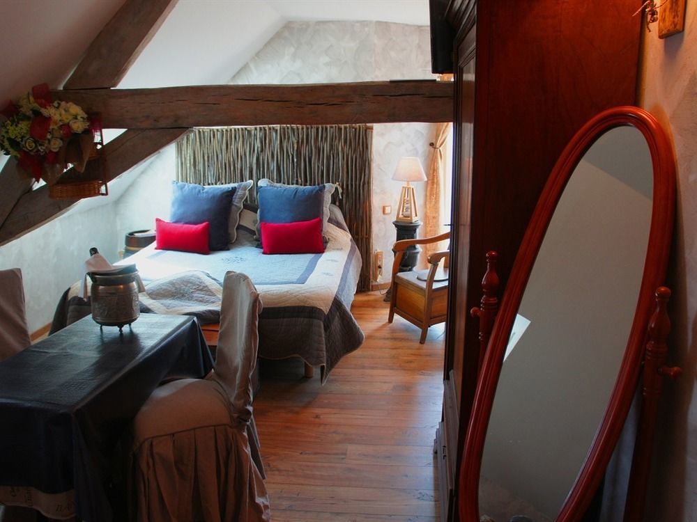 Bed and Breakfast Aux Logis De La Solre Ferriere-la-Petite Екстер'єр фото