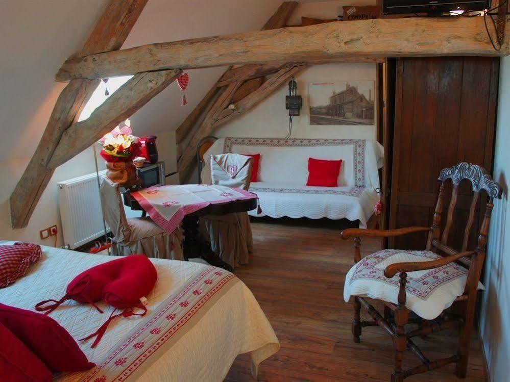 Bed and Breakfast Aux Logis De La Solre Ferriere-la-Petite Екстер'єр фото